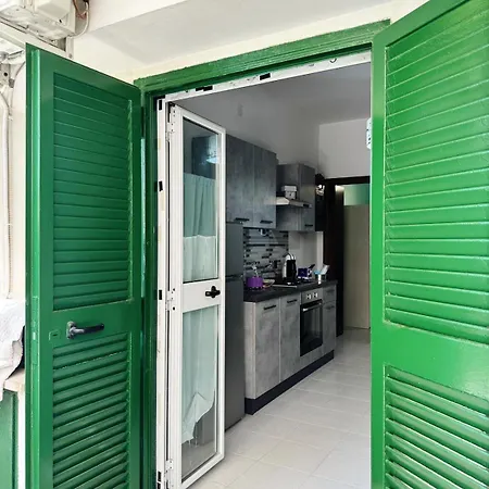 Small Luxury Torvajanica Apartment Torvaianica